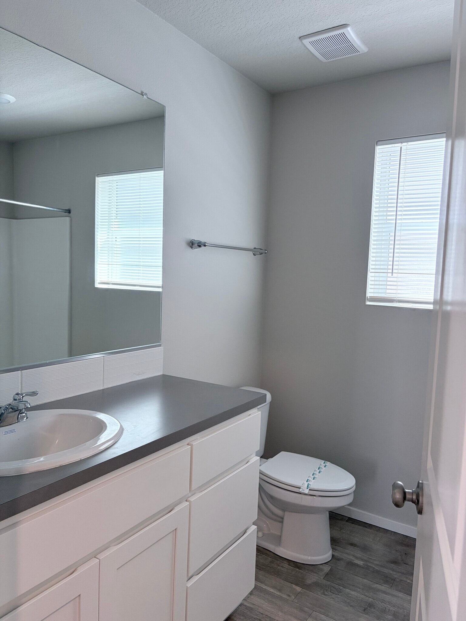 Building Photo - 9452 N Chestnut Ct