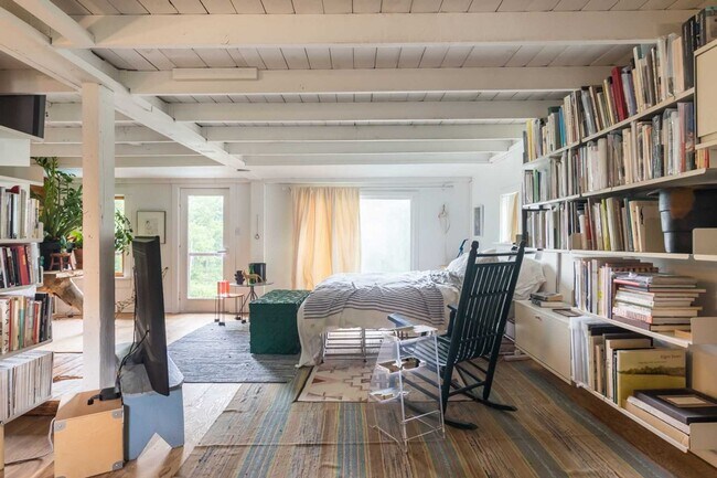 Building Photo - 16-18 Broadway