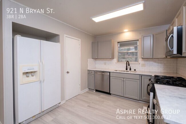 Building Photo - Updated 3 bedroom Home in Midtown
