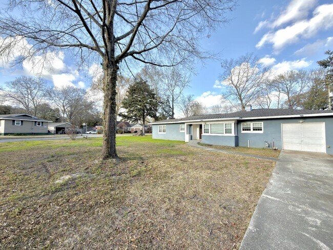 Building Photo - 1216 Eastwood Ave