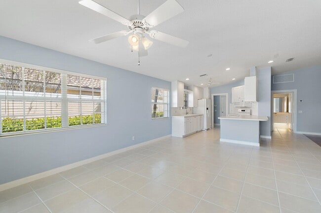 Building Photo - 9083 SE Hawks Nest Ct