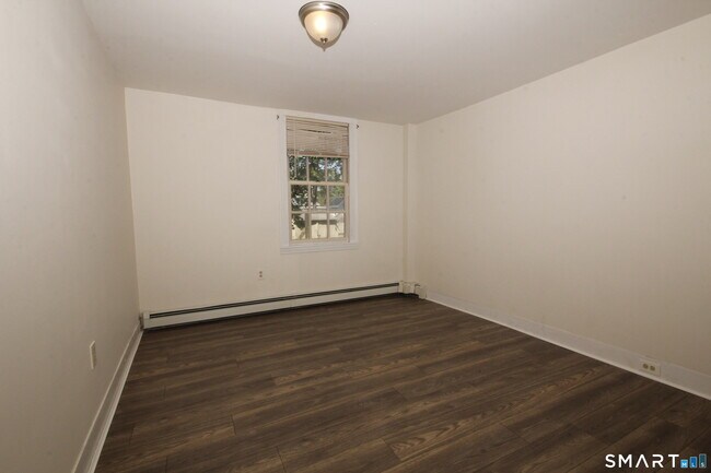 Building Photo - 204 Poquonock Ave
