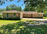 Building Photo - 1107 Davis Dr