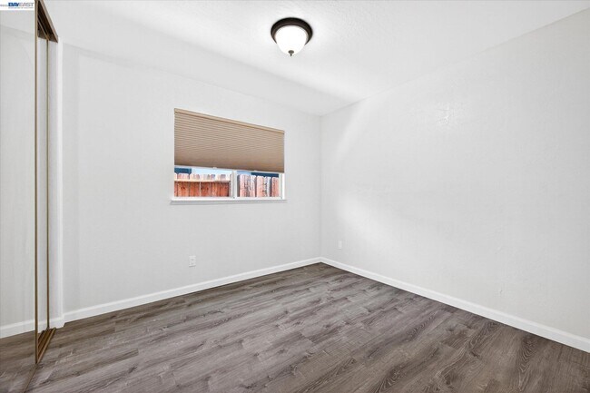 Building Photo - 2032 Newport Dr