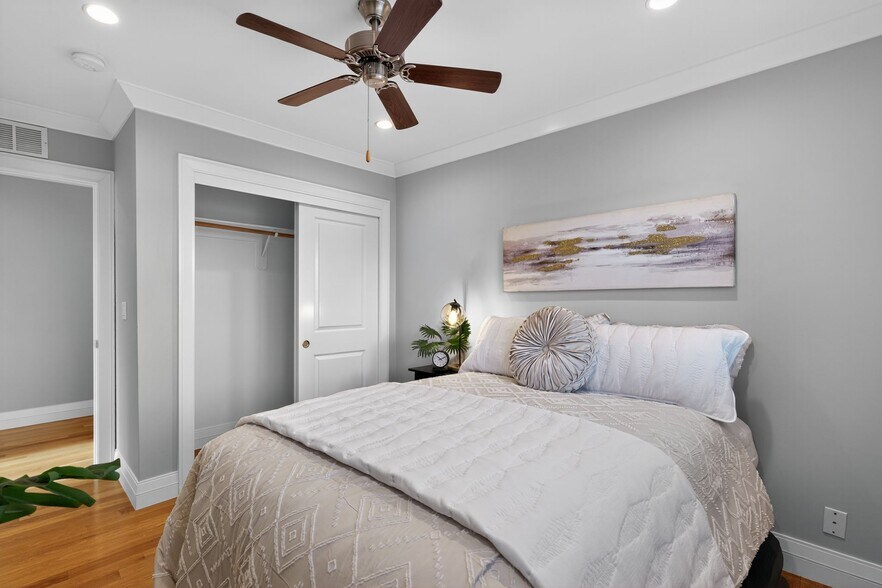 Building Photo - 2303 Saidel Dr