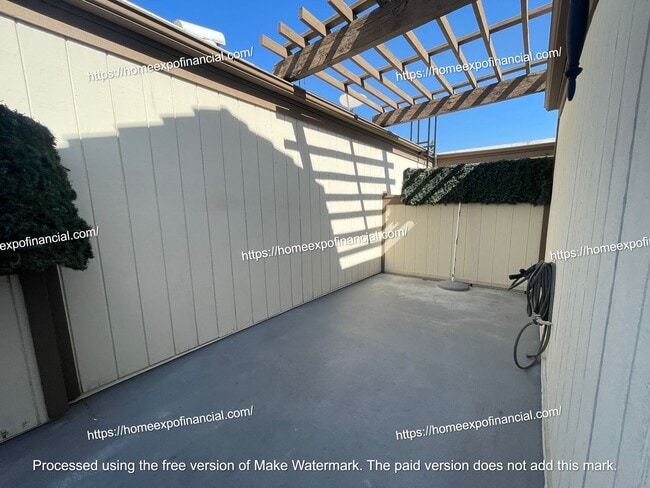 Building Photo - 1220 S Cypress Ave