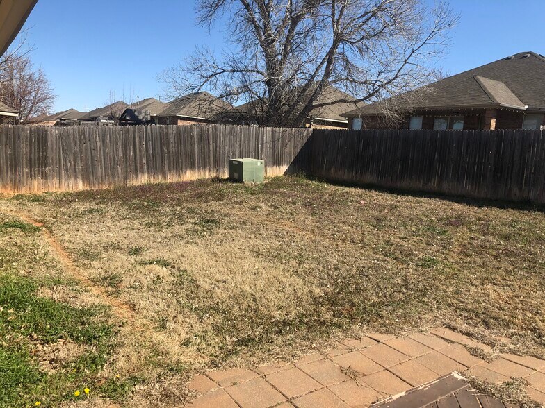 Backyard pic 2 - 520 S Castle Ridge Ln