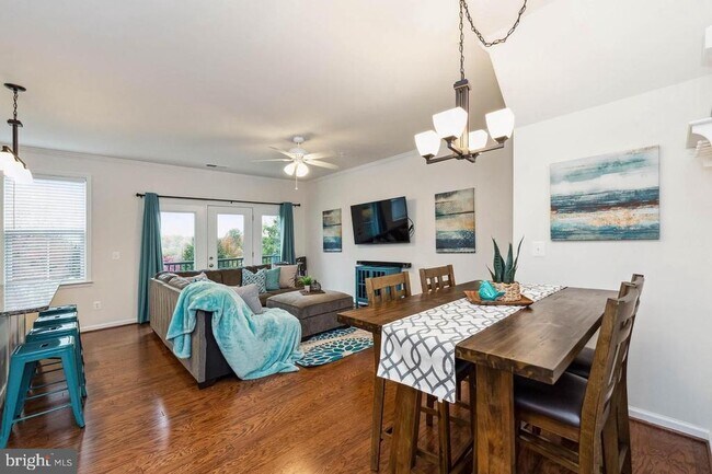 Building Photo - 24525 Glenville Grv Ter