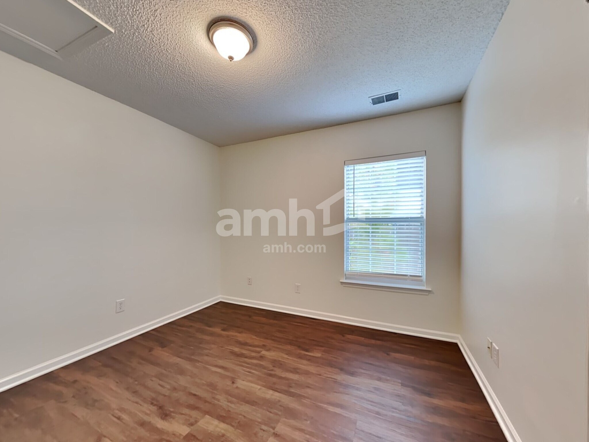 Building Photo - 114 Blue Jasmine Ln