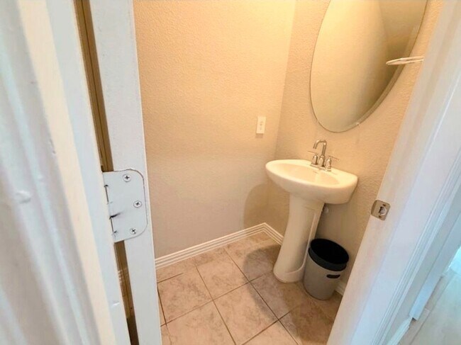 Building Photo - 3313 Sedge Grass Dr