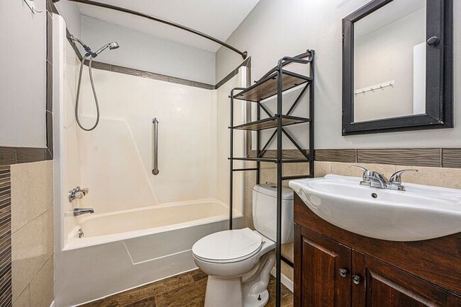 Building Photo - 1550- Chic 3BR Ranch in Parchment - Sleek,...