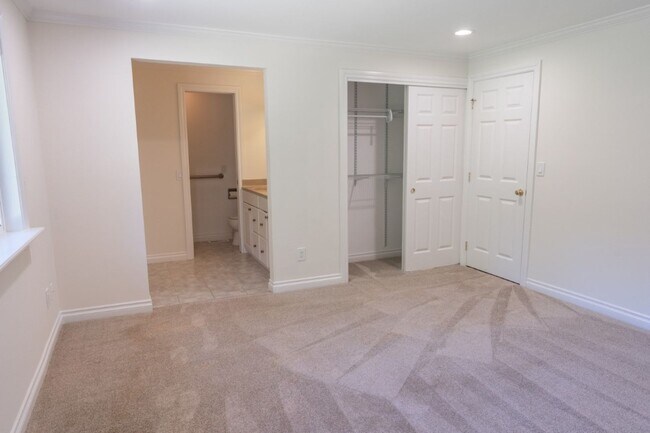 Building Photo - 3bd/1.75ba Sammamish House