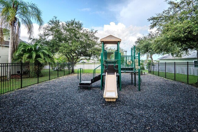 Building Photo - 10815 Lakeside Vista Dr