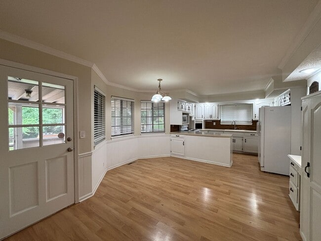 Building Photo - 5 BR/2.5BA | Sprawling Single Family Home | 2-Car Garage | Huge backyard!