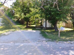 Building Photo - 2 Bedroom 1 Bath home for rent in Granbury...