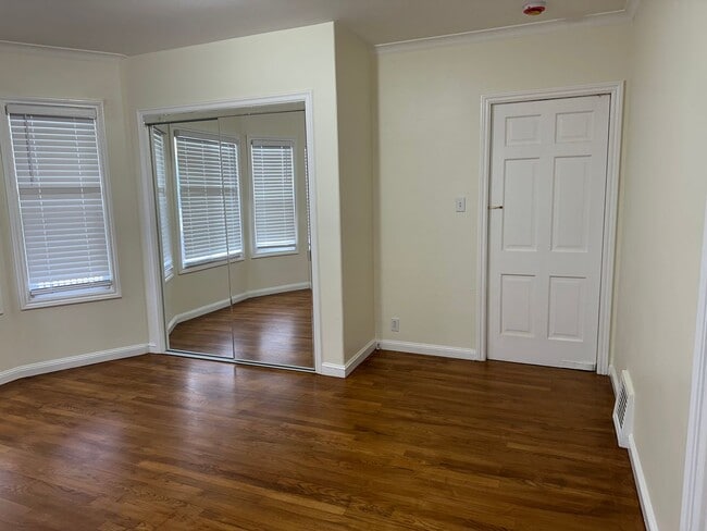 Building Photo - EPIC REA - Great Corner Lakeside Home - 3 ...