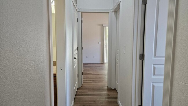 Building Photo - Delaware Duplex