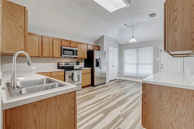 Building Photo - 18455 Sunrise Pines Dr