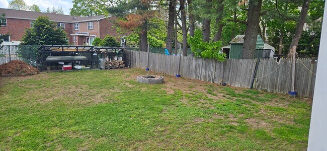 Building Photo - 96 Central St