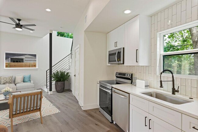 Building Photo - 8507 Hathaway Dr