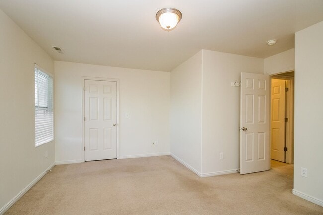 Building Photo - 3 Bed/2.5 Bath in South Jordan