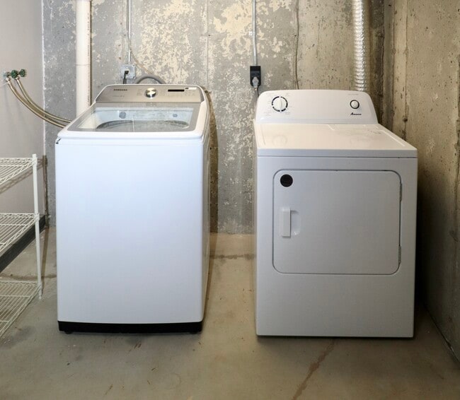 Building Photo - 45 Harbor View Ln