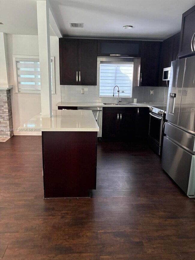 Building Photo - 1757 SW 24th Ter