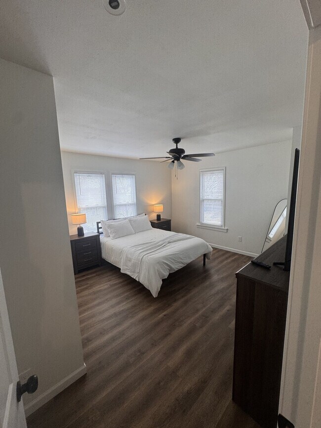 Building Photo - 6559 Hoffman Ave