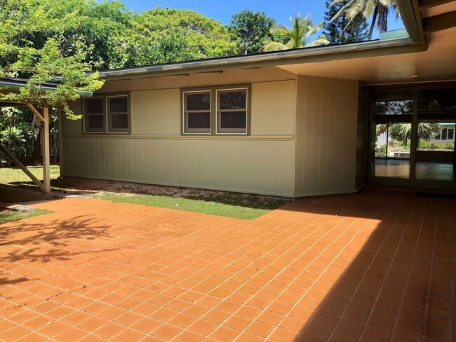 Building Photo - ENCHANTED LAKES 3/2/1, ENJOY KA'ELEPULU CANAL IN YOUR BACKYARD