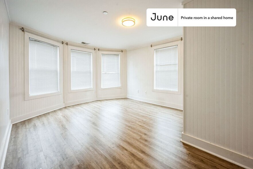 Building Photo - Room in Shared 4 bed/1.5 bath home