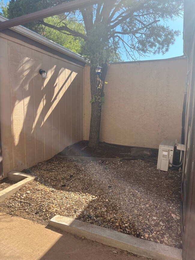 Building Photo - 1/2 Off 1st months rent