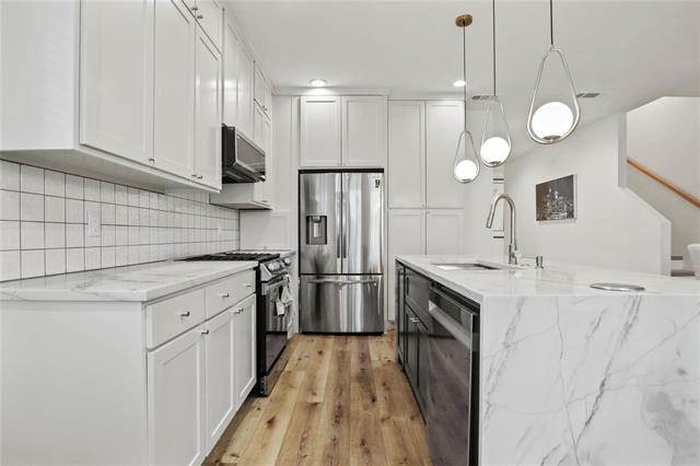 Building Photo - 183 S Prairie Ave