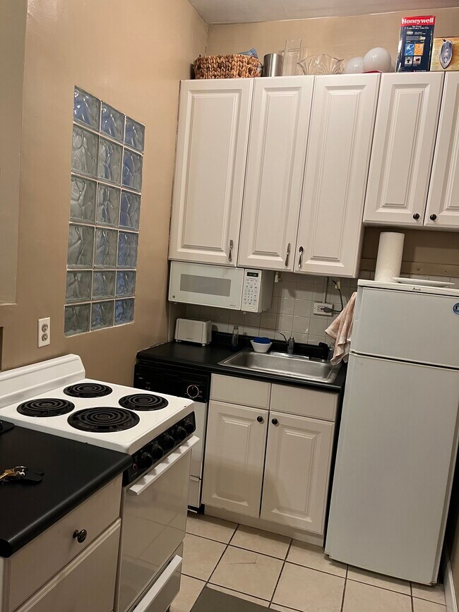 Building Photo - 20 E Goethe St