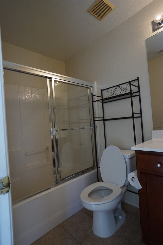 Building Photo - Beautiful 3 Bedroom Condo in Rancho!