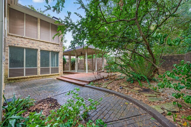 Building Photo - 901 Longmire Rd