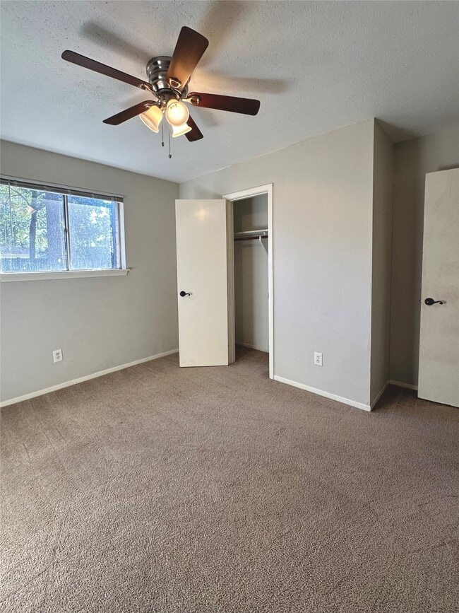 Building Photo - 3223 Brooktree Ln