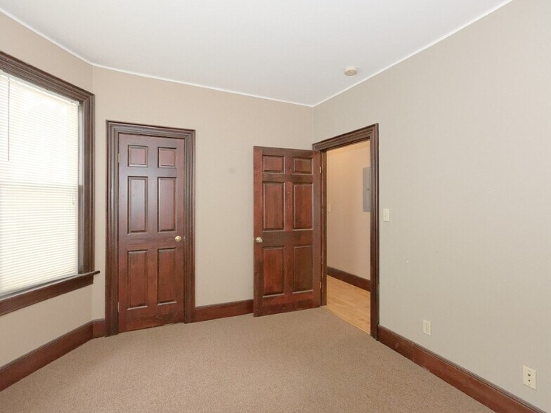 Building Photo - 546 Mercer St