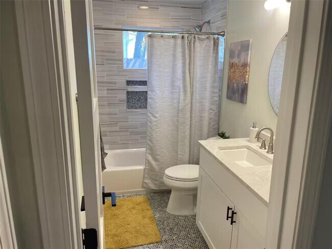 Building Photo - 1406 Brentwood St