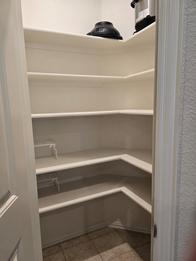 Building Photo - 6911 Longfellow Ranch Rd