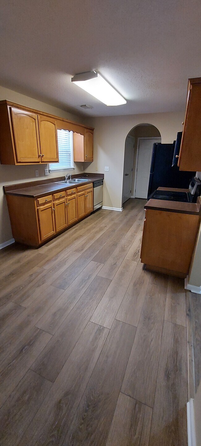 Building Photo - 16210 Stone Ridge Pkwy