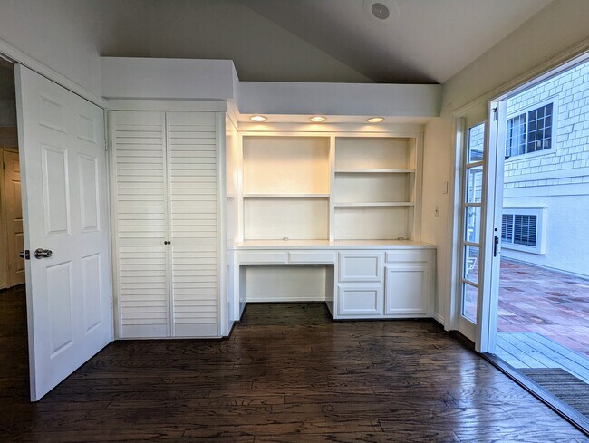 Building Photo - 509 Goldenrod Ave