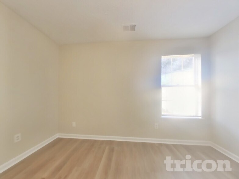 Building Photo - 3010 Lake Park Ct