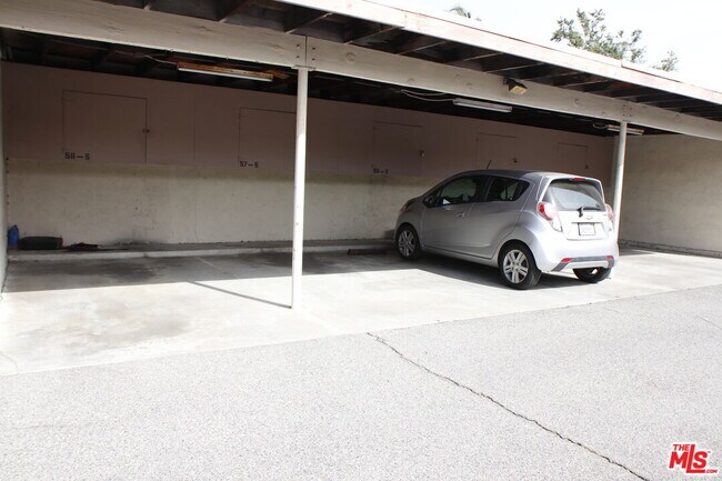 Building Photo - 10240 Camarillo St