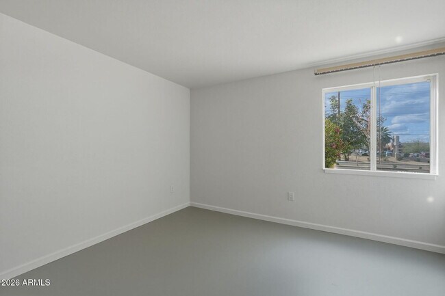 Building Photo - 8055 E Thomas Rd