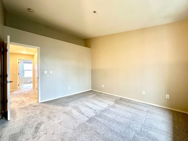 Building Photo - 2Bd/2.25Ba Mukilteo Condo