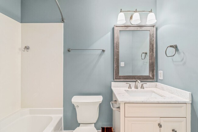 Building Photo - Newly Renovated Townhome Oasis in Wesley H...