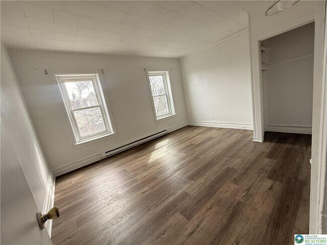 Building Photo - 425 Liberty St