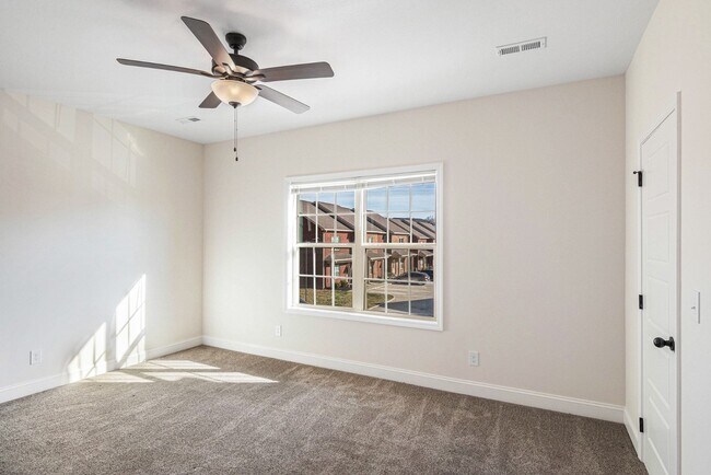 Building Photo - 550 Peachers Mill Rd