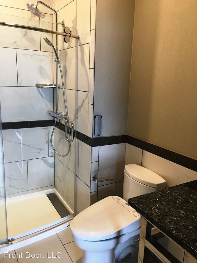 Building Photo - 215 N Main St