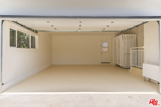 Building Photo - 12800 Stanwood Dr
